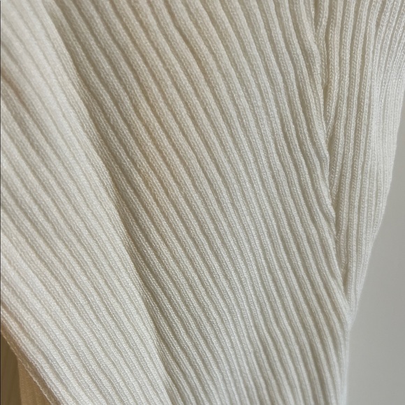 Commense Ivory Ribbed V-Neck Blouse - Picture 4 of 4